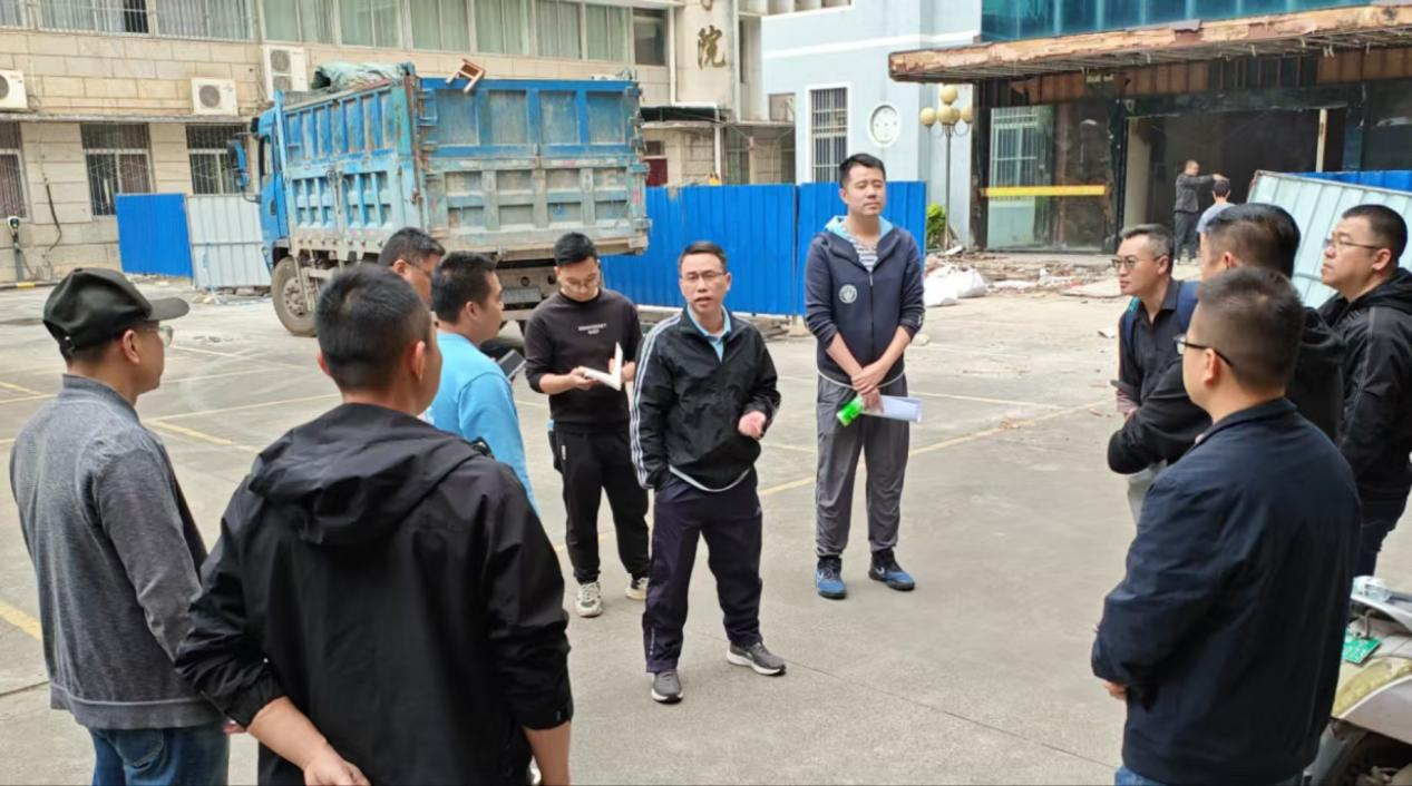 黄云奇副校长深入施工现场检查指导工作